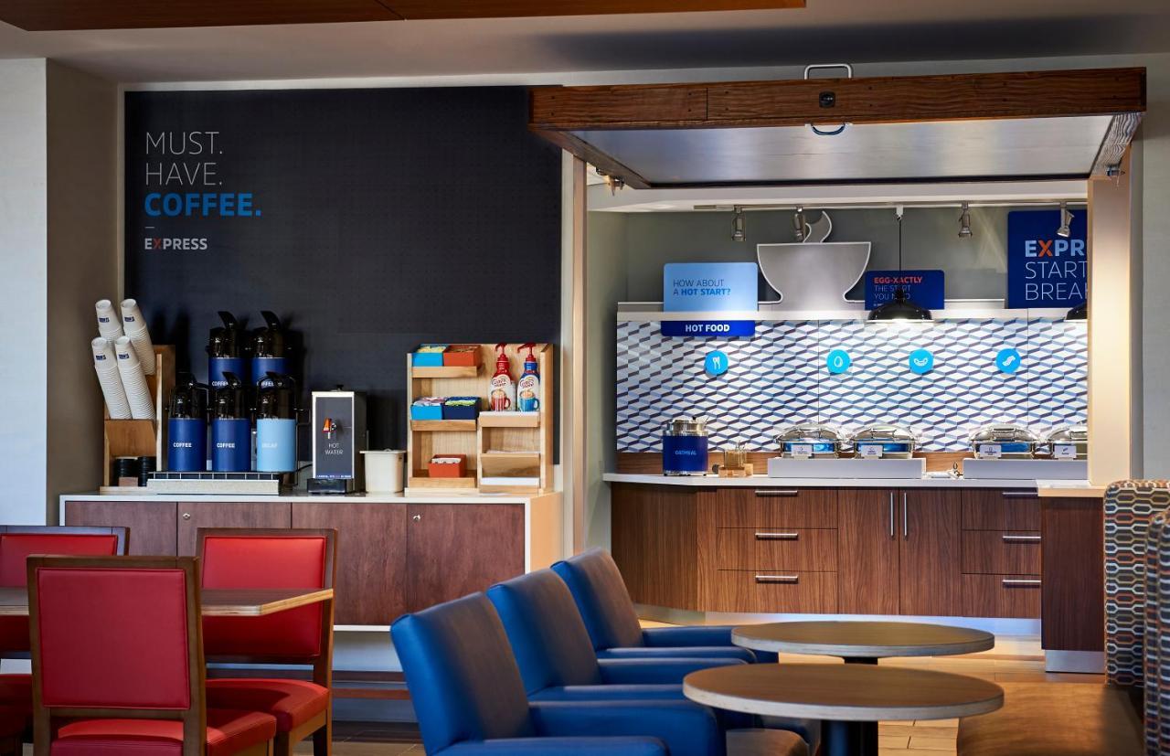Holiday Inn Express & Suites - Canton By Ihg Exteriér fotografie