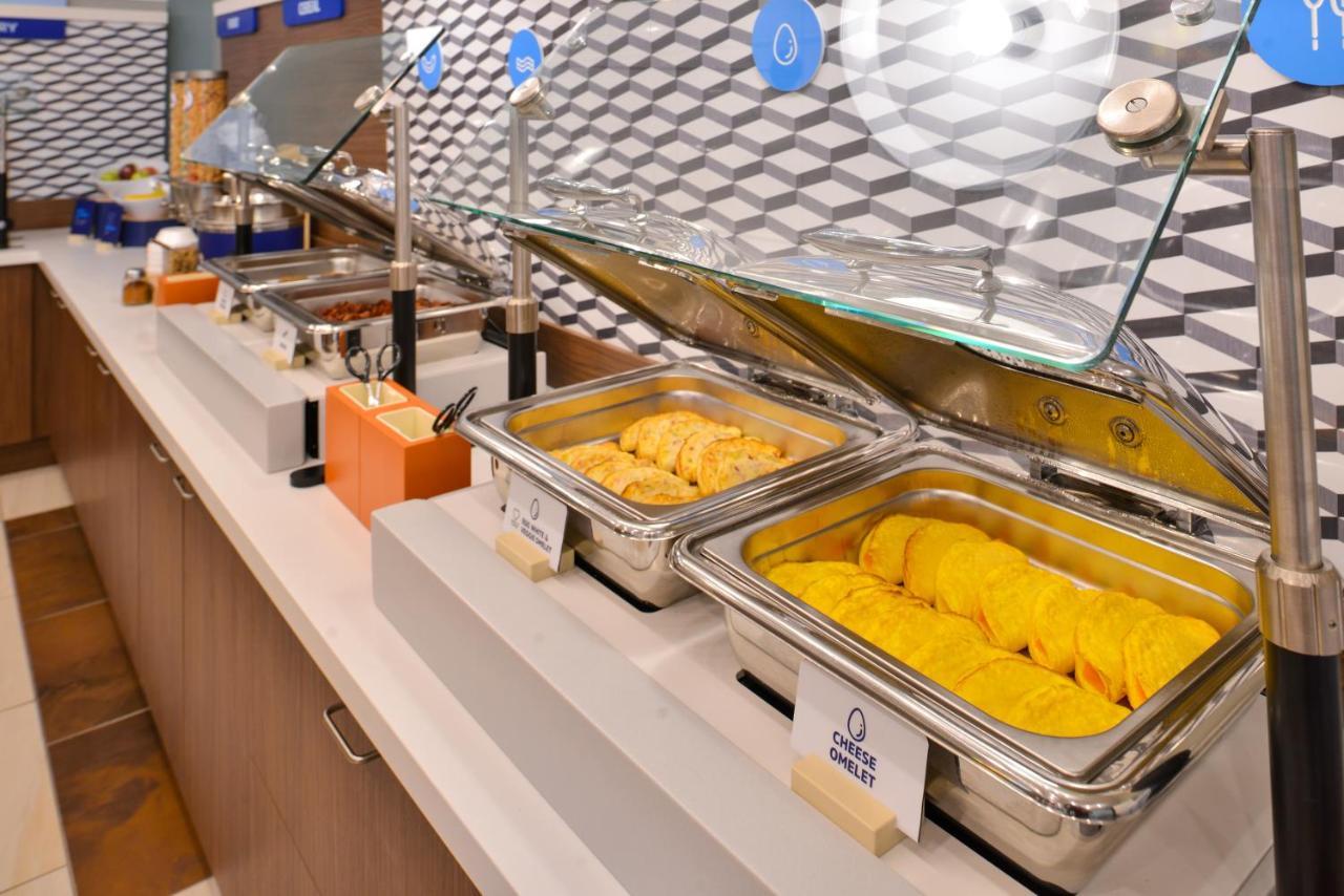 Holiday Inn Express & Suites - Canton By Ihg Exteriér fotografie