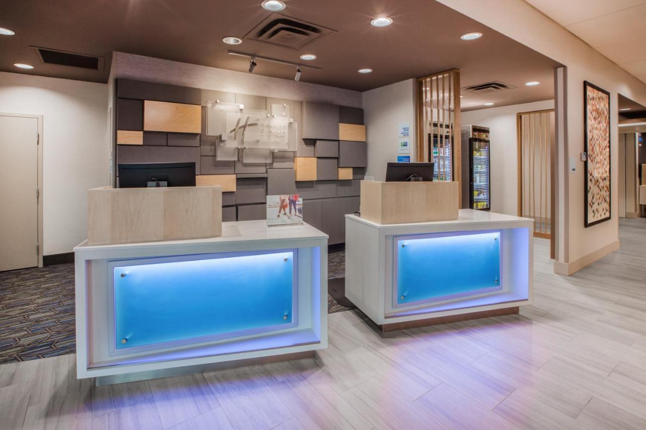 Holiday Inn Express & Suites - Canton By Ihg Exteriér fotografie