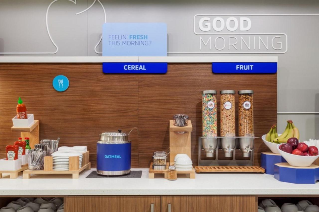 Holiday Inn Express & Suites - Canton By Ihg Exteriér fotografie