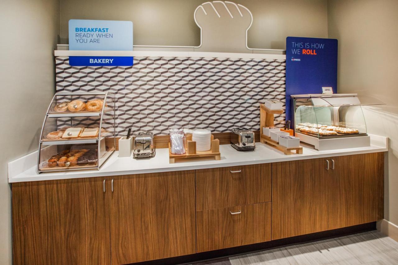 Holiday Inn Express & Suites - Canton By Ihg Exteriér fotografie