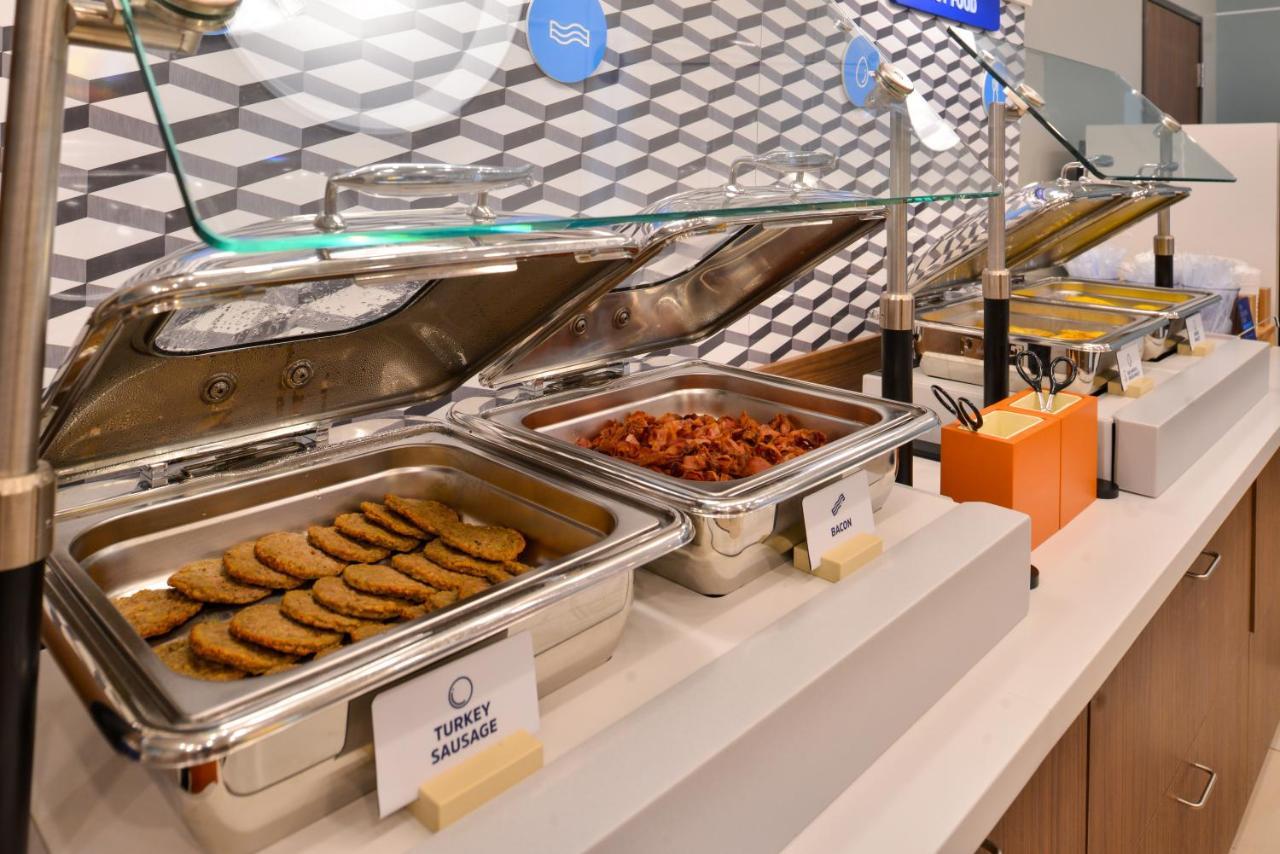 Holiday Inn Express & Suites - Canton By Ihg Exteriér fotografie